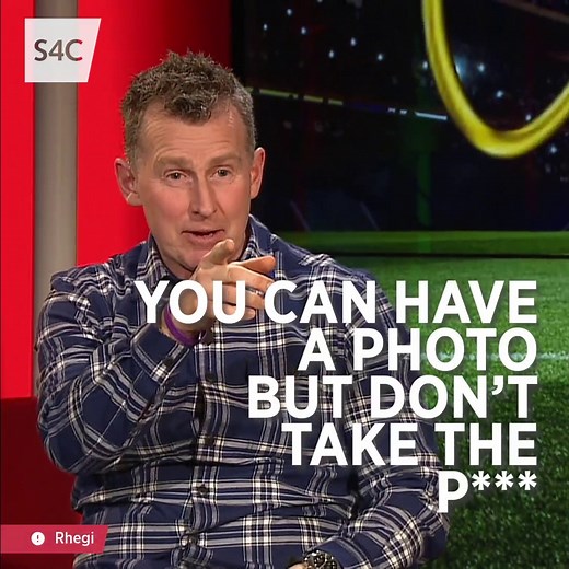 48K views · 183 reactions | Mae Cennydd Davies wedi profi popeth wrth sylwebu ar dîm Cymru!  The joys of sharing a lift with Jonathan  | S4C Chwaraeon | Facebook