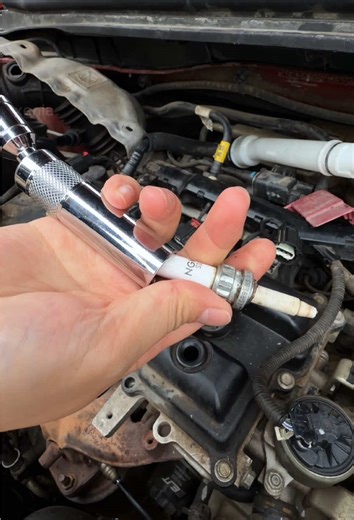 Easy Spark Plug Removal: A Mechanic's Trick