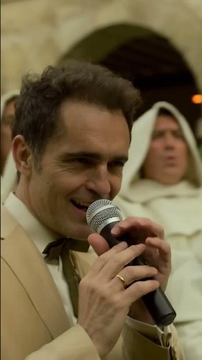 Berlin sings Ti Amo at his wedding #MoneyHeist