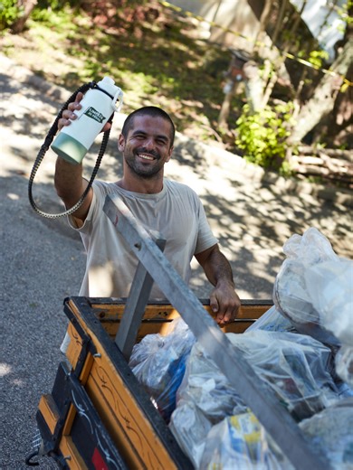 LINK do vídeo na BIO 💚 Olha o DESAFIO 😅 Para cada novo inscrito vou recuperar um lixo da natureza até bater uma tonelada de lixo sozinho! ➡️ Se inscreve lá que eu pego um lixo pra você 🙌🏽 Muito obrigado a todos que tornam esse trabalho possível! Vamos cuidar do nosso planeta 🌎 Patrocínio: @kouda.br e Associação Sementes de Gaia Apoio: @telascital @surfgurupro @nusacafebistro, ID Performance Digital Imagens e edição: @tugafilmes Parceiros: Prefeitura Universitária da UFJR, Cooperativa Transf