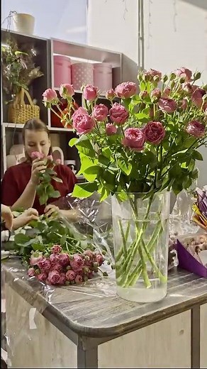 Принимаем поставку роз 🌹 #цветы #flowers #florist # #roses #флористикадляначинающих #флорист