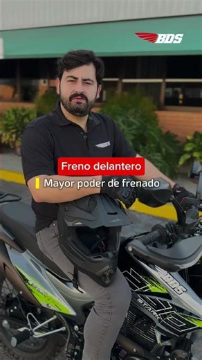 ¿Qué freno utilizar para bajar la velocidad en moto?