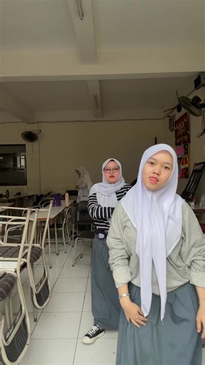 More Dance Moves Inspired by Drake