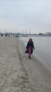 Seaside story nad Bałtykiem 🌊🌊 #polishwoman #polishgirl #blondgirl #citygirls #beauty #sea #sealovers #seaside #balticsea #gdynia #amazing #amazinggirl #hilda #hildagdynia #hildasklep #crazygirl #walk #walking #november #beautyplace #beautiful #goodvibes #poland | Ala Tomczyk-Komorowska