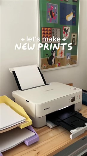 let’s print my latest illustration 🖼️✨ this cute print is now available on my shop, along with new stickers, keychains, and more :) ✦ link in bio ✦ #drawwithme #sketchwithme #smallshop #artshop #printmaking