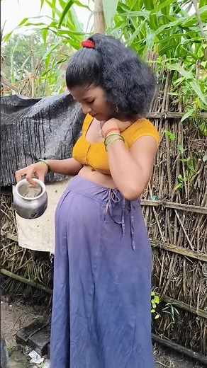 A disabled duckling helps his cat friend 🐥#duckrescue #cuteanimals #animalrescue