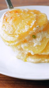 These Will Be One of the Best Potato Recipes You'll Try! Au Gratin Potatoes: https://natashaskitchen.com/au-gratin-potatoes/ | NatashasKitchen.com