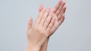 Winter tip: your hands need extra care. ❄️ Cold weather and frequent hand washing can leave hands feeling dry and uncomfortable. Applying hand cream right after washing or showering, while the skin is still slightly damp, helps lock in moisture and keep hands soft for longer. | AHAVA