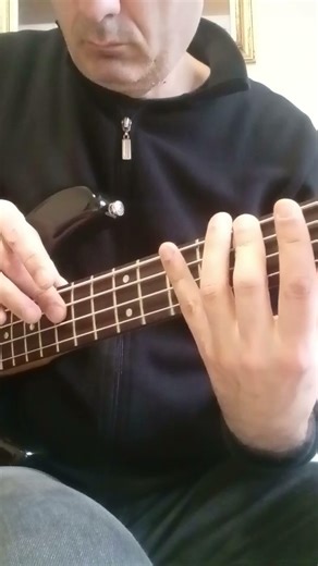Tapping C-major scale bass