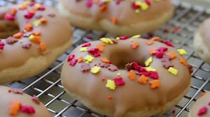 10K views | Maple Bar lovers, you've got to try our MAPLE DONUT COOKIES! https://familycookierecipes.com/maple-donut-cookies/ Soft with perfectly sweet maple flavor, these are a Fall favorite! | Family Cookie Recipes | Facebook