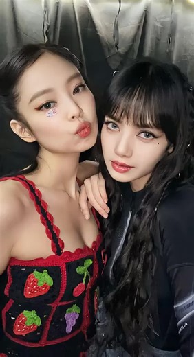 Jenlisa's Sweet Moments: Lisa and Jennie's Adorable Bond