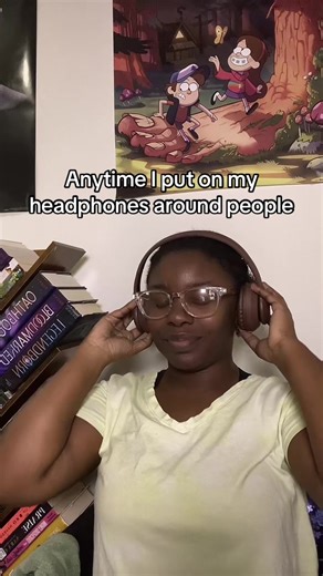 Hopefully no one asks we what I’m listening to😭😭 #booktok #bookhumor #audiobooks #audiobookrecs #raedareader