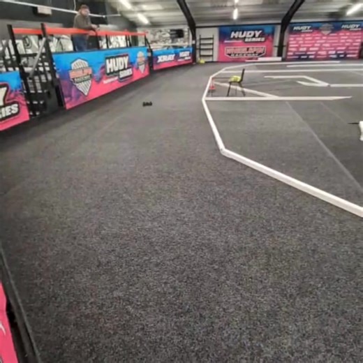 Plenty of you asked for a faster track at the last Hudy round, a longer straight, more speeeed!!! Well here is a sneaky preview of tomorrows layout for you, well a bit of it at least.... a HUUUGE sweeping straight! 💨 Look how fast it is, and absolutely no video editing has been used! Pinky promise. 😉 | Wheelspin Models