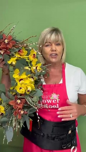 1.4K views · 14 reactions | Are you looking for some easy, quick, well explained, step by step tutorials ? Are you ready to learn new skills, catch up on new trends, learn new techniques ? Check out our new mini series of flower arranging and floristry classes Click this link https://www.kaysflowerschool.com/mini-course-series-at-kaysflowerschool | Kays Flower School | Facebook