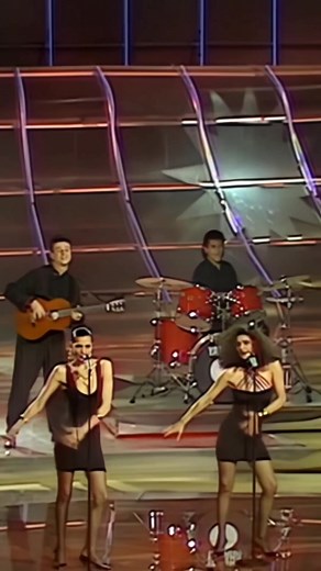 Azúcar Moreno - Bandido: Eurovision 1990 Performance