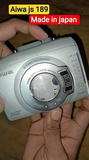 Aiwa HS - JS 189 walkman cassette's radio player