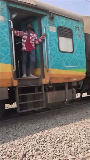 HAM SAFEER EXPRESS INDIAN FASTE TRAIN 🚂 #train #travel #tutorial #fast