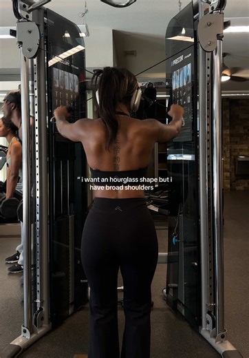 you should still workout upper body to shape you! ladies do not be afraid of back or upper workouts !! #backworkout #fitness #gymmotivation #workouttips #fitnesstips