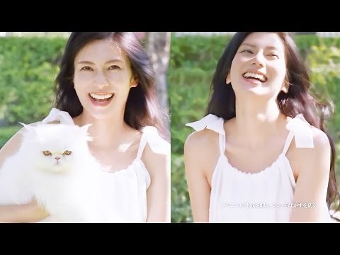 柴咲コウ、ぶちゃカワ猫と共演で笑顔 肌ラボ・美白シリーズ『白潤』新CM＆メイキング動画