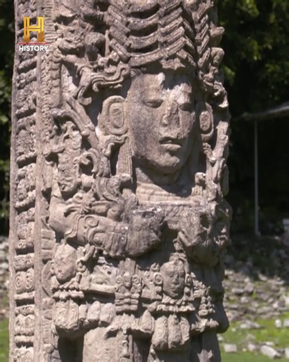 56K views · 1.5K reactions | E se as estátuas Maias fossem... HDs ancestrais?  Giorgio Tsoukalos explora as misteriosas estelas de Copán, que podem ser mais do que simples pedras. A teoria é de arrepiar: elas seriam capazes de armazenar dados e registram figuras de "entidades do céu". Seria a prova definitiva da visita de outros mundos?  #AlienígenasDoPassado | HISTORY | Facebook