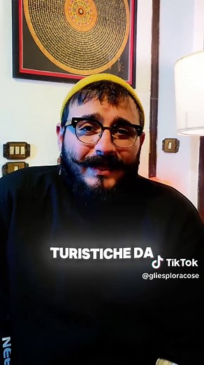 Se Londra a Natale vi ha rubato il cuore (e diciamocelo, a chi non l'ha fatto?), ma l'idea di leggervi 500 pagine di guide turistiche vi fa venire il mal di testa... abbiamo la soluzione. Noi quando torniamo a Londra usiamo le guide di @12viaggi: 30 pagine essenziali, scaricabili sul telefono, con ogni posto già linkato su Google Maps. Un tap e sei là. Niente zaino appesantito, niente ricerche infinite, niente perdersi tra le 47 app diverse che hai scaricato. La cosa che ci piace davvero? Non è