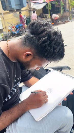 3.5K views · 65K reactions | Live art  location Tindivanam  video paakura ellarum like pannitu @raji.arts_ ah follow pannikonga珞 . . . #liveart #tindivanam #livesketching #livesketch #art #drawing #worker #hardwork #painwork #artist #follow4follow #like #likeforfollow #sketchdaily #live #rajiarts #happiness #smile #rain #murugan | Raji Arts | Facebook