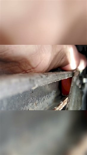 Fix your cars snapping sound: grease the window regulator !