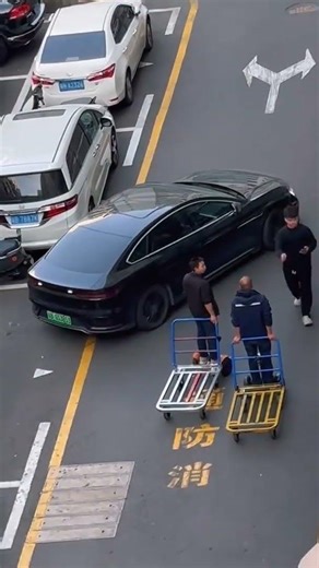 First, then pull the car into the parking space parallel parking #carparking #parking #driving