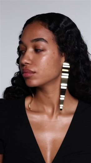 Need a concealer that can do it all? Our Studio Radiance 24HR Luminous Lift Concealer gets the job done...and then some. @Netta Szekely shows us how to conceal and reveal a fresh, luminous, lifted look with our Artist-approved techniques for concealing, highlighting, contouring and more ✨. #MACStudioRadiance #DotSwipeGlow