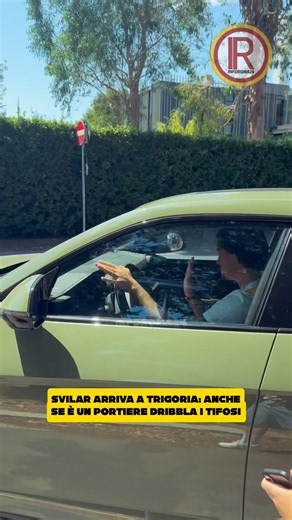 🟡🔴 Mile Svilar è arrivato a Trigoria.