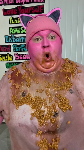 I’m a FAT cringy pig!!! #oink #oinkoink #pig #piggy #animal #animals #pigs #outfit #costume #cosplay #beans #food #cringy #cringe #meme