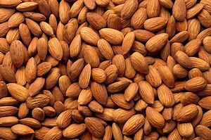 6 Reasons To Add Almonds to Your Diet