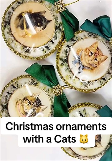 Do you love cats? 🐱 free diy tutorial how to make a Christmas ornaments with a cats. Decoupage idea. Velvet luxury Christmas baubles #christmasdecor #cat #giftidea #green #handmade