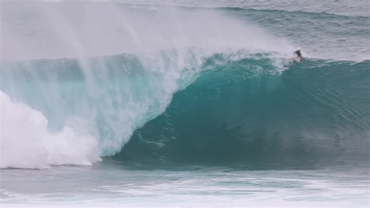 Exploring the Pipeline Surfing Experience