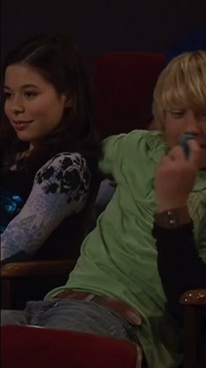 Drake and Josh Megan’s First Kiss Corey prepares himself, about to kiss #drakeandjosh #nickelodeon