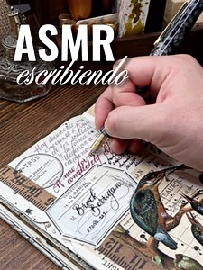 Mi primer video de ASMR en español haciendo journaling o escribiendo en mi diario. Este tipo de videos de ASMR los consumo mucho para poder dormir y relajarme mientras escucho los sonidos naturales de las cosas. El ASMR significa en español: RESPUESTA SENSORIAL MERIDIANA AUTÓNOMA. Prácticamente el ASMR es el sonido natural de las cosas y las emociones o sensaciones que te transmiten estas a nivel personal. Existen muchos videos de ASMR e incluso podcast en español. Este fue mi primer video ASMR 
