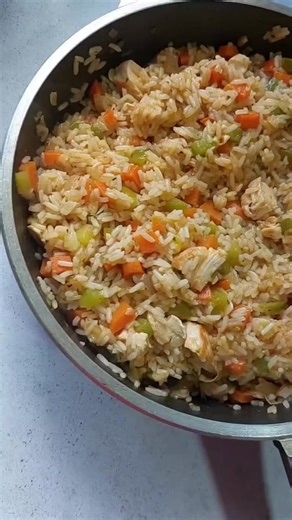 Arroz con Pollo y Verduras: Receta Fácil y Deliciosa