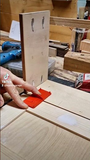 Montaggio cerniere su anta in legno diametro 35 a scodellino con dima o jig apposito #falegnameria