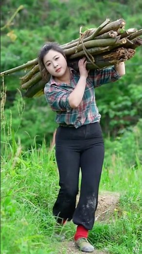 The beauty of labor of a pretty peasant girl. #countrylife #pretty #country #vlog #countryside #girl