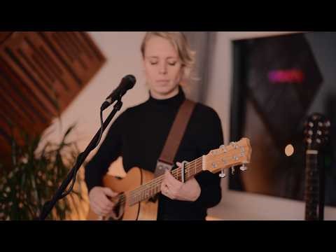 Isabelle Gebhardt - Easy (Live-Loop-Version)