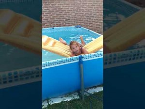 Retos divertidos en la pileta..