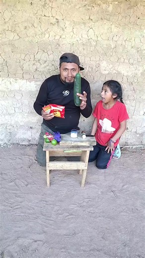 Cómo hacer pepinos locos con elotito, Tajín y Tosteca