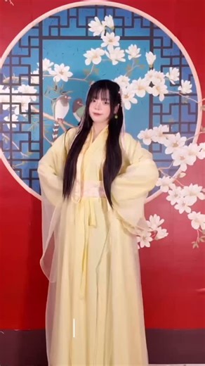 🌅【理牢全新情感本｜#朝露辭】 在奔騰江流以北，蒼嶺綿延之地 有一國名秦。 盛世之下，萬燈如晝。 但有些歡笑，註定為悲傷鋪路。 ✨ 前期多快樂，後期就有多痛。 一秒入戲・全程無尷尬・笑到哭的本！ 你以為是「歡樂情感本」？ 不這是笑著開局，哭著收尾的修羅場 🥀 --- 🎭【角色陣容】 🌞 開朗的小霸王 🧠 榆木腦袋的忠臣 💊 溫文儒雅的神醫半仙 ☀️ 被世人欺負的小太陽 👑 柔弱卻藏鋒的郡主 ⚔️ 有八個哥哥的小將軍 （還有那個你意想不到的祕密角色……） --- 💔【劇情亮點】 玉京的盛宴、宮闈的祕語、天下的風雲 權謀、忠誠、愛與犧牲 每一滴淚、每一次笑 都會在這裡成為最真實的情感體驗。 --- 🌸 #前期超歡樂 💥 #後期爆哭保證 🔥 #一秒入戲 #沉浸式情感體驗 🎬 #劇本殺 #古風本 #情感本 --- 🕯️即將登場｜《朝露辭》 📍理牢劇本桌遊城・巨蛋店 🎟️ 立即預約 🔗（點擊主頁連結／私訊小編）或可加官方或主持人line預約 官方line:boardgamex2f (急速包子) 主持人line:0908195193(小愛） --- > 對酒當歌，人