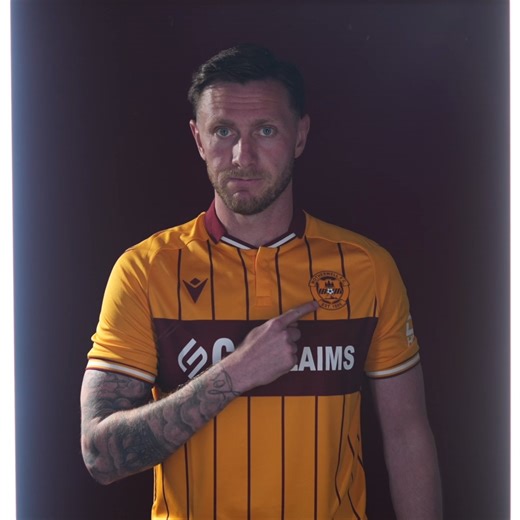 A classy look for 2025/26 🆕 Introducing our new home kit for the upcoming season. (including a great model 😉) bit.ly/4kr5Vew | Motherwell FC
