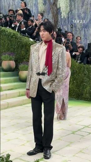 #AhnHyoseop は 特注の #Valentino ルックで #metgala デビュー✨ #metgala26
