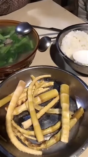 Beautiful girl have dinner | Yin Pin