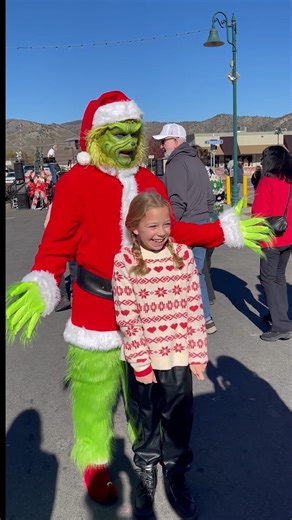 Enjoy this recap of our Hometown Christmas event from earlier this month! We hope everyone is loving the holiday season. Only one week left until Christmas Day!🎄❤🎅 | City of Tehachapi, CA Government