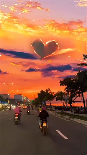 AREA TAWA on Instagram: "dari anak jenius di Afrika Selatan yang menjadi ikon teknologi global, dimulai dari minat coding di usia muda, mendirikan Zip2 & PayPal, lalu memimpin revolusi kendaraan listrik dengan Tesla dan eksplorasi luar angkasa dengan SpaceX, serta merambah neuroteknologi (Neuralink) dan infrastruktur (The Boring Company), yang semuanya berakar pada visi ambisius untuk memajukan peradaban manusia. Masa Kecil & Pendidikan (1971-1995) Lahir: 28 Juni 1971, di Pretoria, Afrika Selata