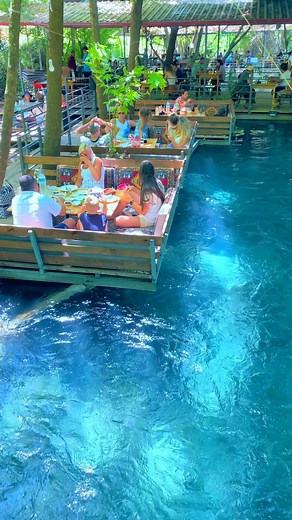 205K views · 4K reactions | Videoyu izlerken serinliyorsun 﫠Son 4-5 gündür 40 derecenin üzerinde sıcaklar var, Köyceğiz’de bulunan Yuvarlakçay bu sıcaklardan tam bir kaçış noktası ☺️ Buz gibi suyu ve doğanın içinde gerçekten dinleniyorsunuz Burası @yuvarlakcaydefnerestaurant kahvaltısını çok beğendik, Fethiye, Marmaris tatillerinizde muhakkak uğrayın #yuvarlakçay #köyceğiz #tatil #doğa #keşif | Bugun Nereye Gidelim | Facebook