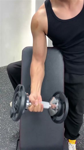 The Bicep Width SECRET 💪 (90% do it wrong)